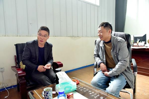 徐方月走访拉萨万顺服务站.jpg