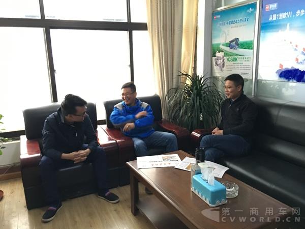 右起：徐方月、刘展敏、曾捷伟.jpg