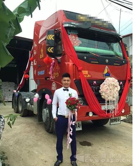 越南小伙开中国重汽卡车迎娶新娘2.jpg