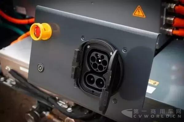 奔驰宣布推出纯电动重型卡车，续航200公里11.jpg