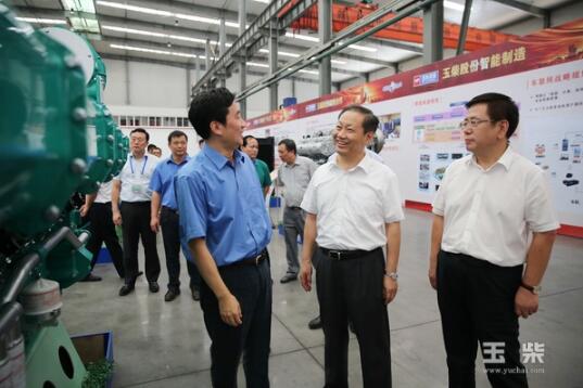 自治区党委书记彭清华鼓励玉柴加快转型升级.jpg