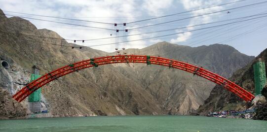 黄河上游在建最大钢管拱桥实现半幅合龙.jpg