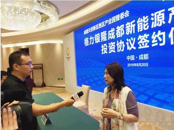 格力电器董事长兼总裁董明珠接受中央电视台采访.jpg