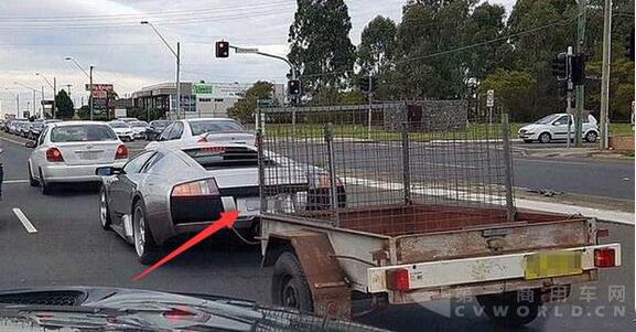 兰博基尼变身牵引车.jpg
