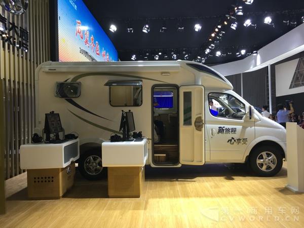上汽大通V80 C型房车3.jpg