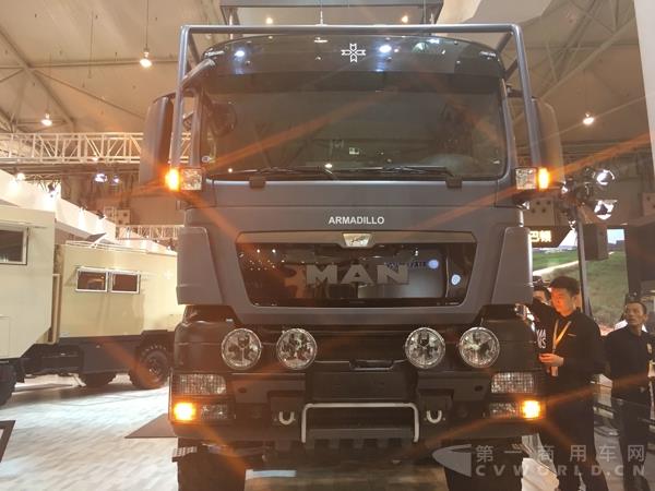 曼 TGS 8×8底盘改装的阿莫迪罗·征服者E型越野房车3.jpg