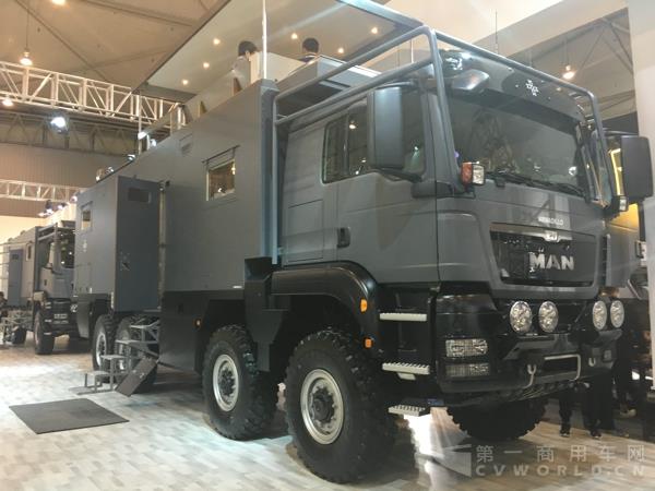 曼 TGS 8×8底盘改装的阿莫迪罗·征服者E型越野房车4.jpg