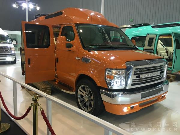 成都车展展出的改装豪华商务车（星客特汽车）3.jpg