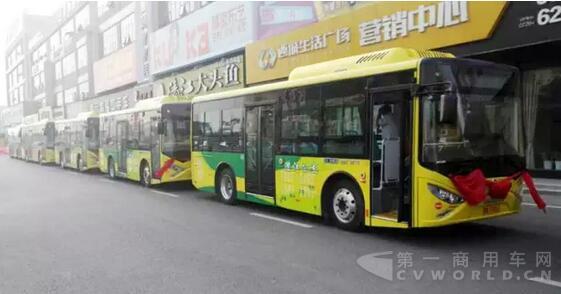 由银隆新能源生产的新能源纯电动公交车.jpg