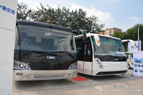 中集-民航协发带来的两款机场摆渡车.jpg