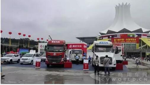 东风柳汽“乘龙军团”亮相东盟博览会，领衔自主品牌.jpg