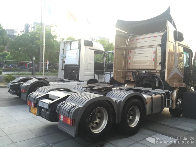 梅赛德斯-奔驰卡车Actros (2).jpg