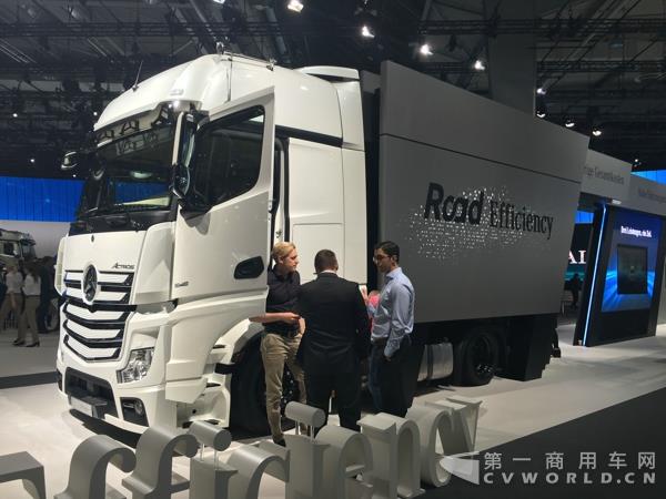 奔驰 Actros 4×2 公路高效牵引车，480马力 44.jpg