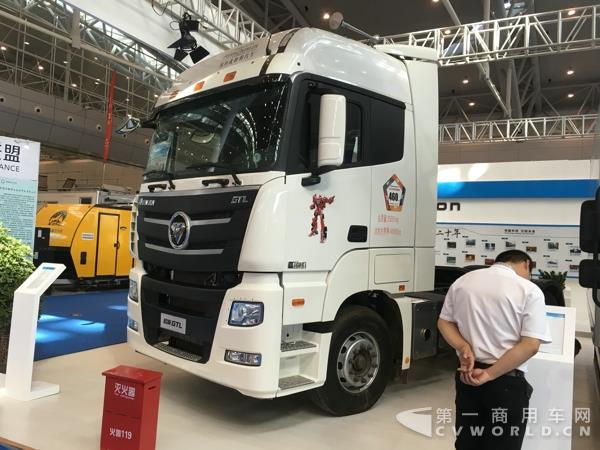 欧曼GTL超能版6X4牵引车 (1).jpg