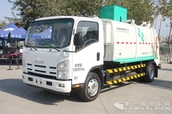 中联重科展出的五十铃改装的餐厨垃圾车.jpg