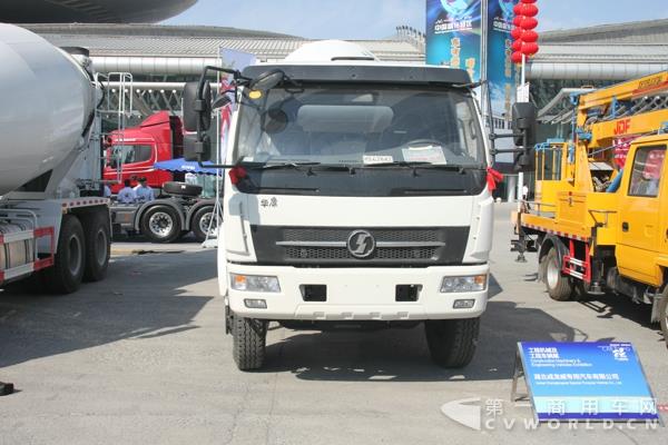 湖北成龙威专用汽车展出的陕汽华康改装车.jpg
