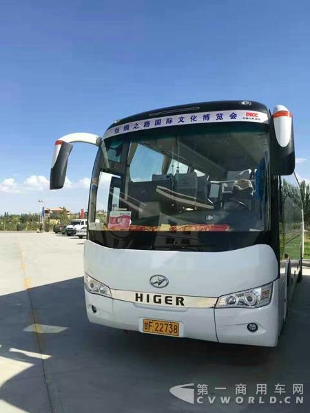 敦煌正大旅游汽车公司投入服务文博会的海格车辆.jpg