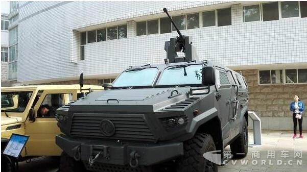 东风汽车出品的EQ2100MCTYB防雷运兵车.jpg