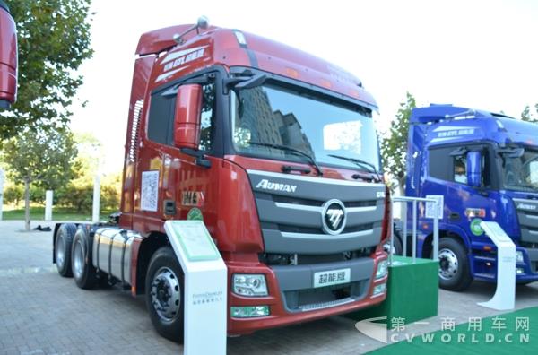 搭载康明斯ISG京五动力的欧曼GTL标准型6系6×4牵引车 (8).jpg