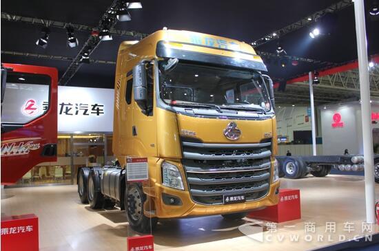 东风柳汽乘龙H7 6X4牵引车.jpg