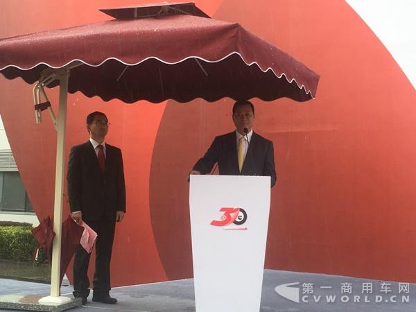 东风汽车公司董事长、党委书记竺延风致辞.jpg