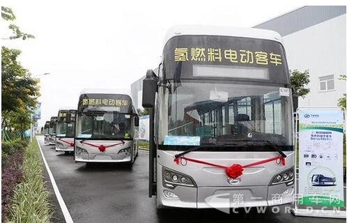 云浮市“零”尾气排放巴士试运行.jpg