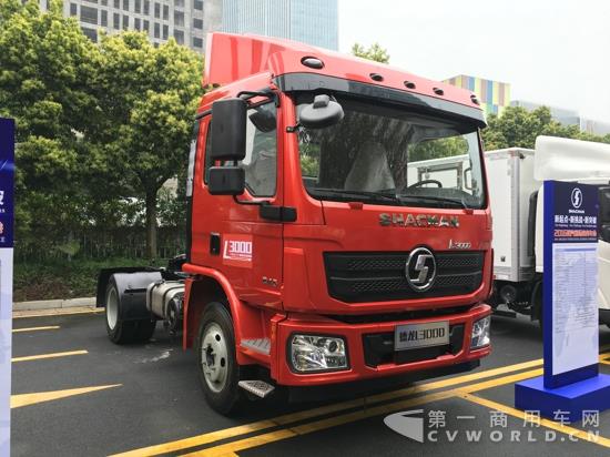 陕汽德龙L3000 4×2牵引车，搭载潍柴WP6.245E50发动机和汉德8.7吨单级桥（速比4.875），欧五排放IMG_1458.jpg