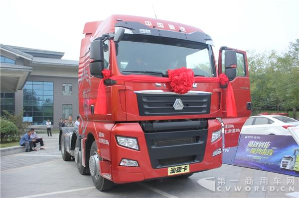 汕德卡6×2牵引车 (1).jpg
