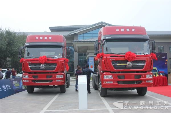 超轻版新斯太尔D7B 6X4牵引车 (1).jpg