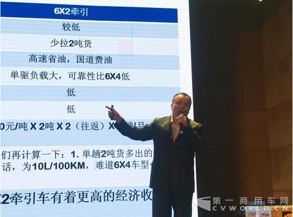 中国重汽（香港）有限公司商用车销售部鲁北分公司品牌经理董圣朝做产品介绍.jpg