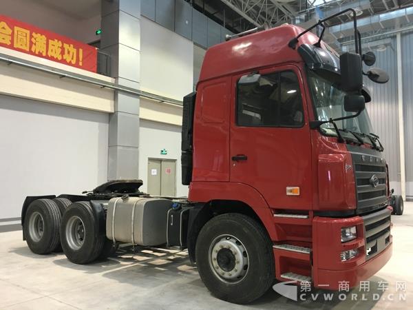 华菱375马力牵引车 2.jpg