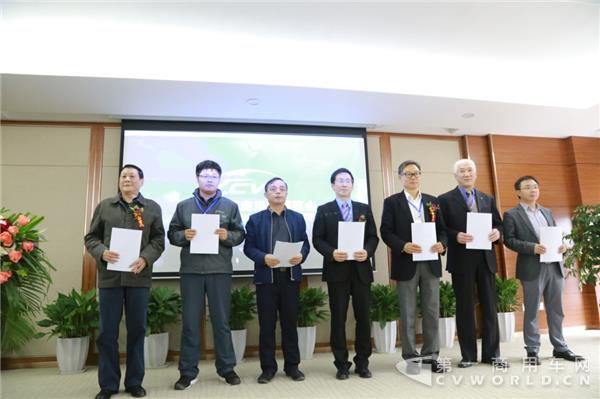 图6：《二手中型、重型载货车鉴定评估技术规范》发布仪式.jpg