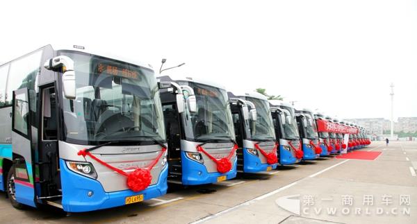16辆斯堪尼亚海格豪华客车添彩上海迪士尼.jpg