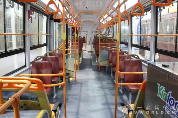 银隆新能源展示的13.7米纯电动城市客车的外观及内饰 (4).jpg