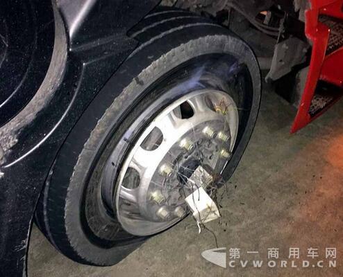 上汽红岩圆满完成国内首次重载爆胎应急安全装置试验4.jpg