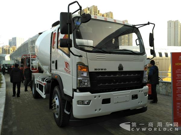 HOWO统帅小方量搅拌车,搭载MC05 180ps发动机2.jpg HOWO统帅小方量搅拌车,搭载MC05 180ps发动机2.jpg