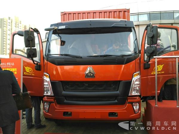重汽HOWO G5X中卡箱式运输车,搭载MC05高压共轨发动机.jpg 重汽HOWO G5X中卡箱式运输车,搭载MC05高压共轨发动机.jpg