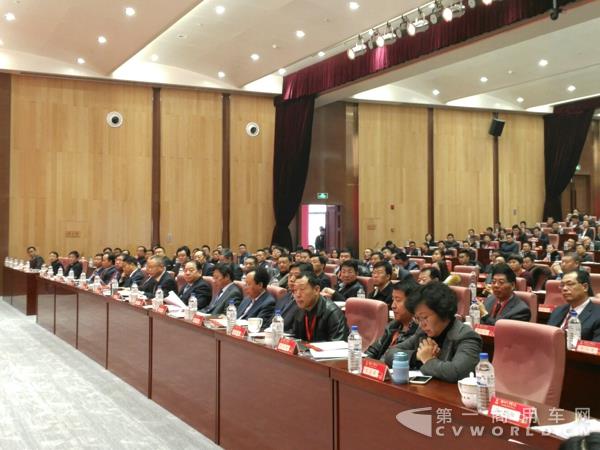 中国重汽集团轻卡销售部2017年商务大会现场.jpg