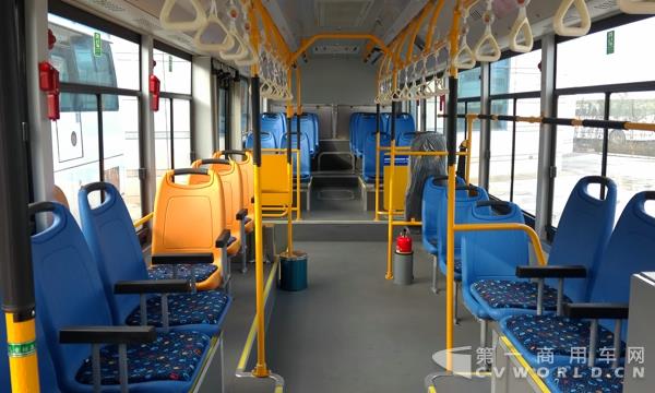 公交车内部设施图片