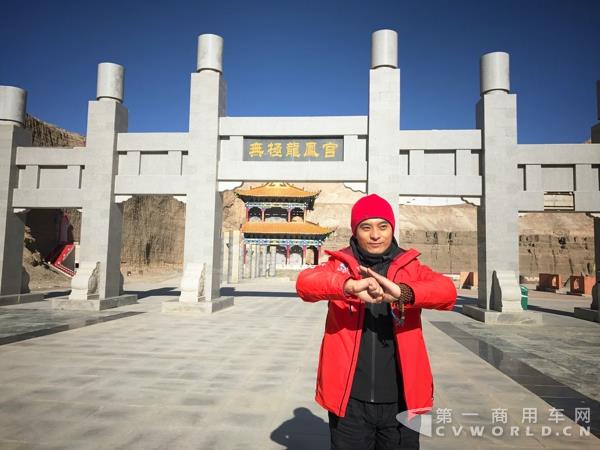 海拔3800米，无极龙凤宫，道教圣地.jpg