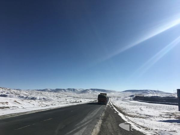 偶遇大货车.jpg