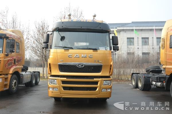 汉马H9  420马力 6×4牵引车汉马H9  6×4牵引车DSC_1365.jpg