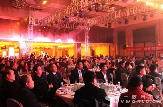 徐工重卡河南平顶山举行答谢会 现场签单60余辆.jpg