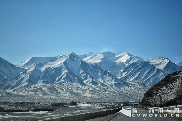 连绵山脉，巍峨昆仑.jpg