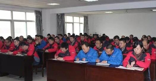 陕汽商用车召开2017年实现产销目标动员大会.jpg