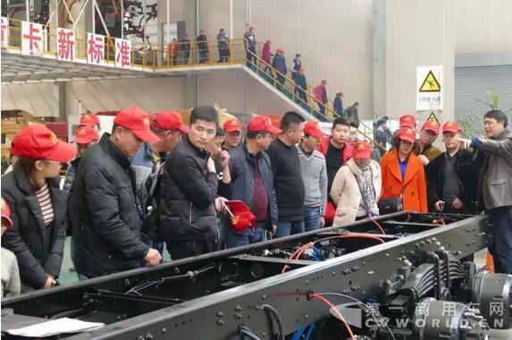 华菱举办体验参观第三季活动 斩获重卡订单286辆.jpg