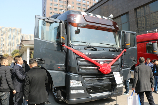 徐工漢风500马力牵引车.jpg