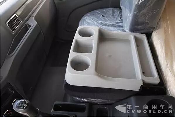 德龙L3000载货车18.jpg