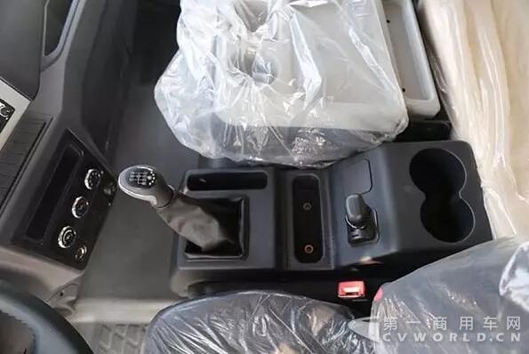 德龙L3000载货车20.jpg