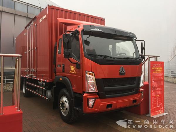 HOWO G5X中卡厢式运输车2.jpg